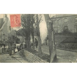 77 DAMMARTIN EN GOËLE. Nombreuses femmes au Quartier de la Chaumière 1907