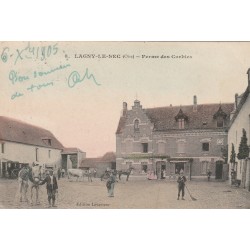 60 LAGNY-LE-SEC. Ferme des Corbies chevaux boeufs et paysans 1905