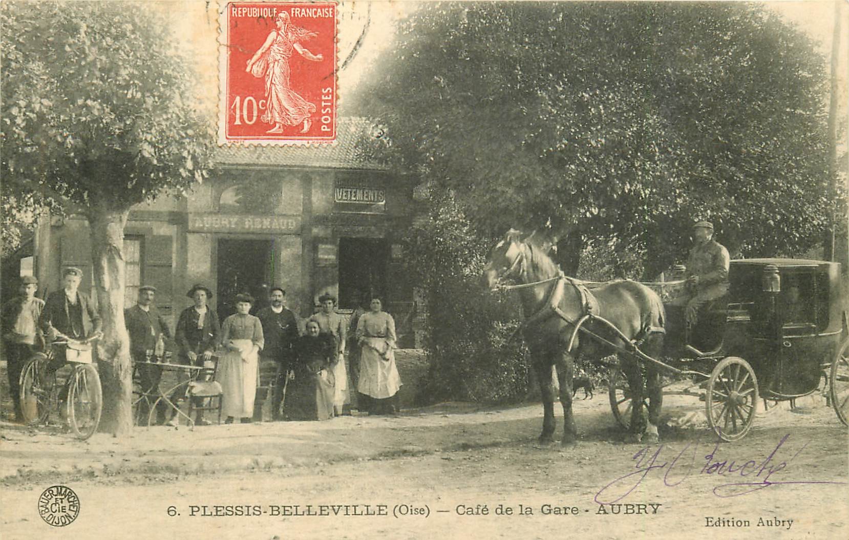 60 LE PLESSIS BELLEVILLE. Bel attelage devant le Café de la Gare Aubry 1908