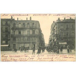 carte postale ancienne 34 BEZIERS. Place et Rue de la République 1903. Au Père de Famille et Chapellerie