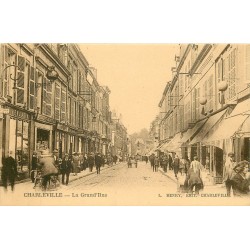 08 CHARLEVILLE. Nombreux commerces sur la Grande Rue