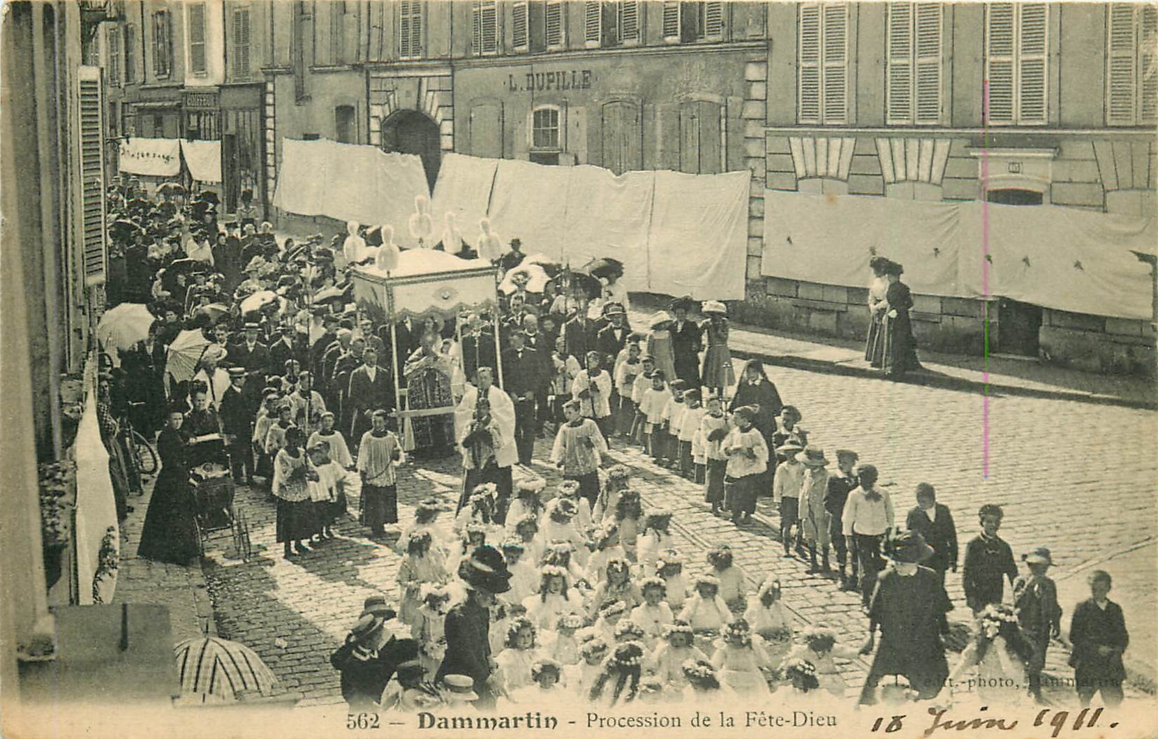 77 DAMMARTIN. Procession de la Fête-Dieu 1911