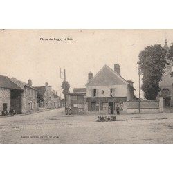 60 LAGNY-LE-SEC. Enfants devant l'Auberge sur la Place 1915