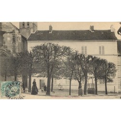 77 DAMMARTIN-EN-GOËLE. Place du Bourg animée 1906