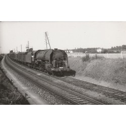 60 LE PLESSIS-BELLEVILLE. Belle photo cpa rare d'un Train et sa Locomotive
