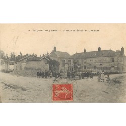 60 SILLY-LE-LONG. Mairie et Ecole de Garçons bien animés 1907