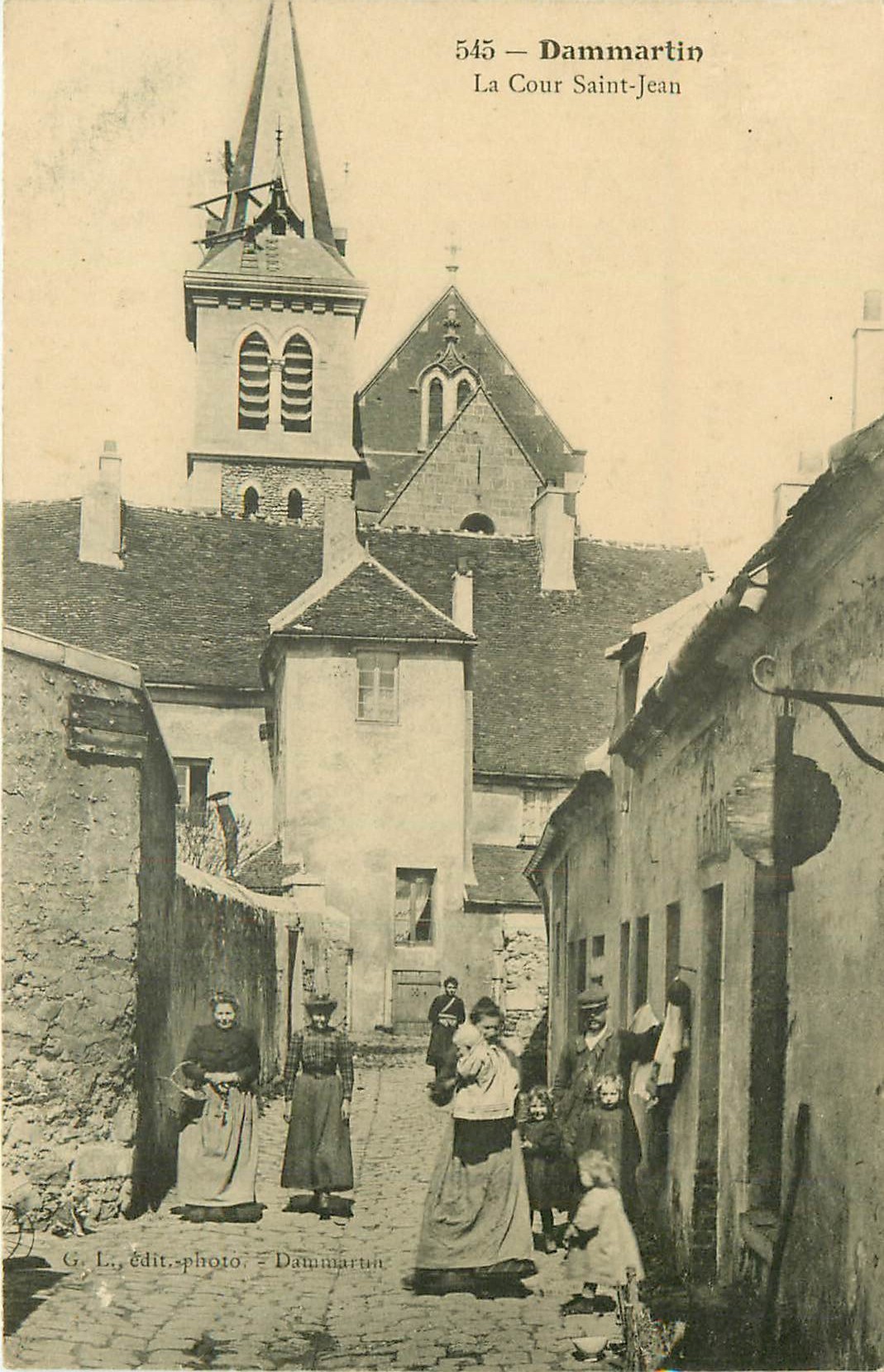 77 DAMMARTIN-EN-GOËLE. La Cour Saint-Jean bien animée