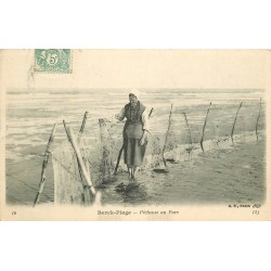 62 BERCK-PLAGE. Métiers de la Mer, Pêcheuse au Parc 1907