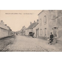 60 SILLY-LE-LONG. Promeneur et son chien sur la Grande Rue 1917