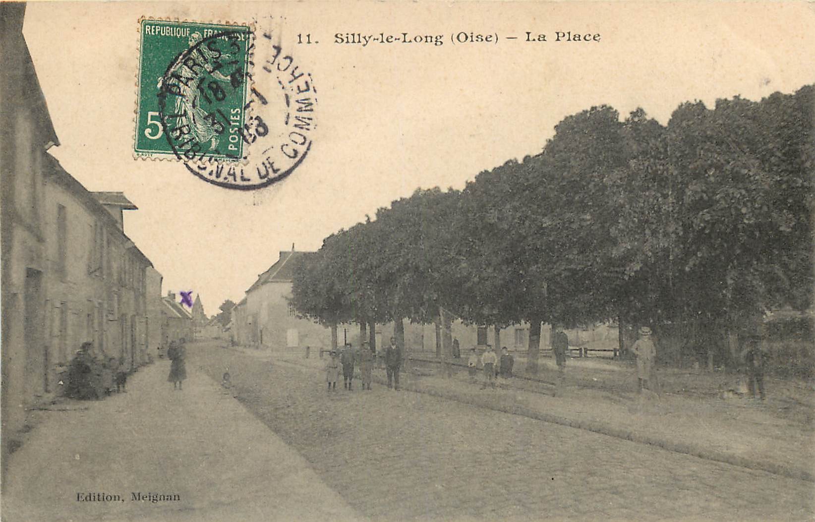 60 SILLY-LE-LONG. La Place bien animée 1908