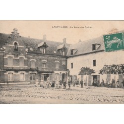 60 LAGNY-LE-SEC. La Ferme des Corbies avec chasseurs vers 1911