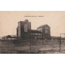 60 PLESSIS-BELLEVILLE. Distillerie avec Ouvriers devant 1919