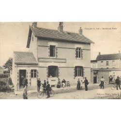 44 VALLET. Bureau de Poste avec Facteurs à pied et à vélo 1916