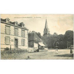 carte postale ancienne 03 BOURBON L'ARCHAMBAULT. La Paroisse et Epicerie 1916