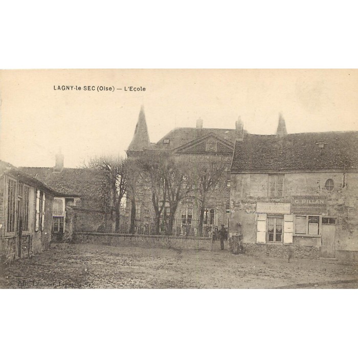 60 LAGNYLESEC. L'Ecole et l'Epicerie Guerin Boutron