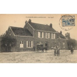 60 LE PLESSIS-BELLEVILLE. Animation devant a Gare 1918