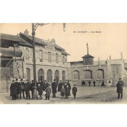 92 CLICHY. La Gare animée avec Gendarmes