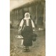 ALBANIE. Photo cpa Paysanne porteuse d'eau et gateaux vers 1916