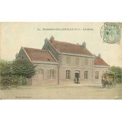 60 LE PLESSIS-BELLEVILLE. Diligence devant la Gare vers 1905 belle carte colorisée
