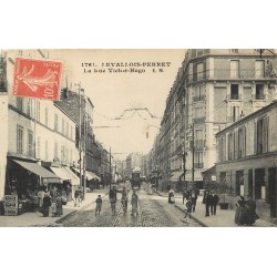 92 LEVALLOIS-PERRET. Rue Victor-Hugo commerces et Hôtel restaurant 1910