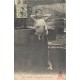 Viêt-Nam TONKIN. Femme aux seins nus achevant sa toilette 1910