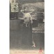 Viêt-Nam TONKIN. Femme aux seins nus achevant sa toilette 1910