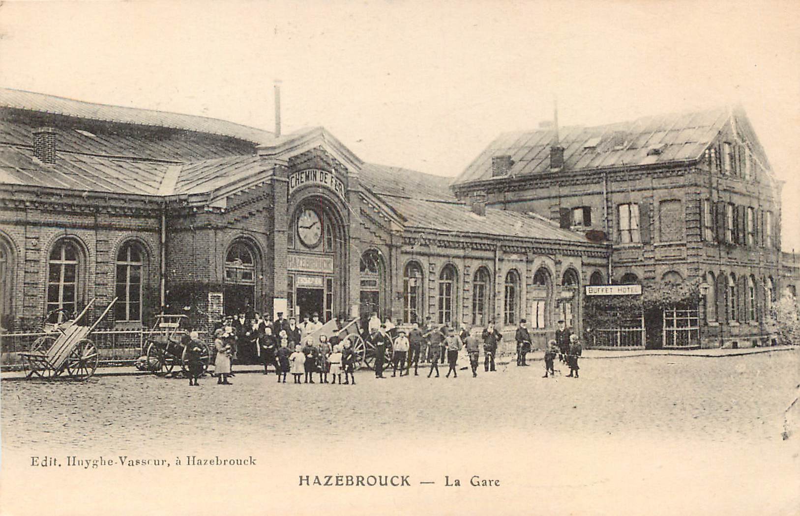 59 HAZEBROUCK. La Gare grosse animation 1919