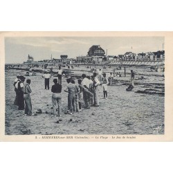 14 BERNIERES-SUR-MER. Jeu de boules sur la Plage 1948