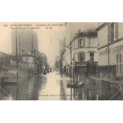 92 LEVALLOIS-PERRET. Inondations 1910. Rue Fazillau et Chevalier