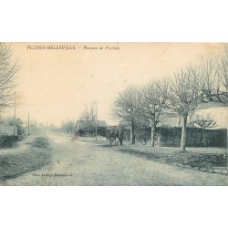 60 PLESSIS BELLEVILLE. Animation avenue de Poclain 1945