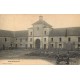 60 PLESSIS BELLEVILLE. Enfants avec brouette devant une Ferme Ecuries 1910