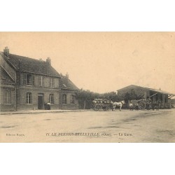 60 LE PLESSIS-BELLEVILLE. Attelages de livraisons tonneaux vin et lait devant la Gare