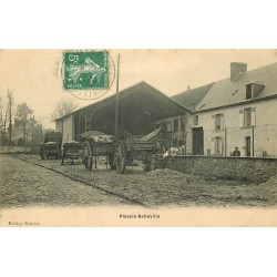 60 LE PLESSIS-BELLEVILLE. Attelage et charrettes devant une Ferme Entrepôt de pierres 1908
