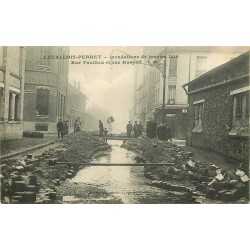 92 LEVALLOIS-PERRET. Inondations 1910. Rue Fazillau et Raspail