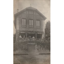 94 LA VARENNE SAINT HILAIRE. La Terrasse fleurie animée d'une belle demeure