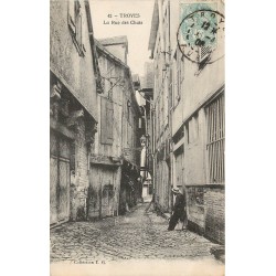 10 TROYES. Rue des Chats 1906