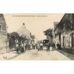 60 LE PLESSIS BELLEVILLE. Maison Bouvier avec belle animation 1916