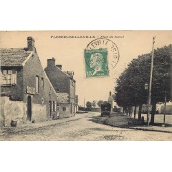 60 LE PLESSIS BELLEVILLE. Maison de vins "Au Bucheron" Place du Savert avec camionnette 1920