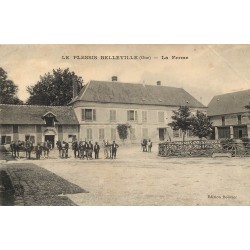 60 LE PLESSIS BELLEVILLE. La Ferme avec chevaux, paysans et cyclistes