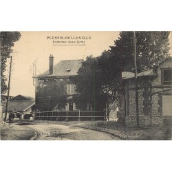 60 LE PLESSIS-BELLEVILLE. Extérieur d'une Ferme 1929