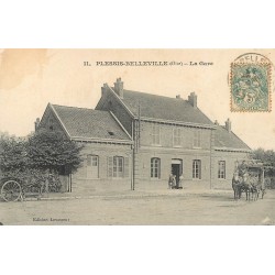 60 LE PLESSIS-BELLEVILLE. Attelage diligence devant la Gare 1908
