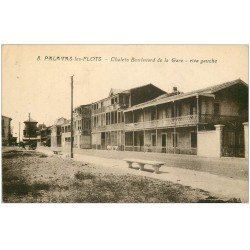 carte postale ancienne 34 PALAVAS-LES-FLOTS. Chalets Boulevard de la Gare. Timbre absent