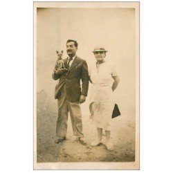 carte postale ancienne 34 PALAVAS-LES-FLOTS. Couple sur la Plage avec Chien 1936 carte photo