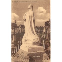 14 LISIEUX 3 x cpa Statue Sainte-Thérèse au Cimetière, Chapelle et Carmel