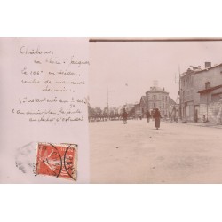 51 CHÂLONS Photo cpa du 106° régiment en réséda sur la Place Saint-Jacques