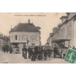 10 MERY-SUR-SEINE. Anciens autobus devant Boulangerie Royer Place Croala