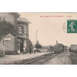 51 SAINT-QUENTIN-LE-VERGER. Arrivée du Train locomotive en Gare 1914