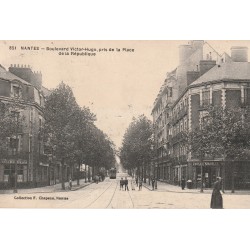 44 NANTES. Café et Epicerie nouvelle Place de la République et Bd Victor-Hugo 1919
