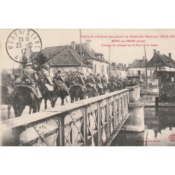 10 MERY-SUR-SEINE. Passage de Troupes sur le Pont vers 1917