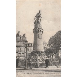 2 cpa 10 TROYES. Monument des Enfants de l'Aube et la Fontaine d'Argent